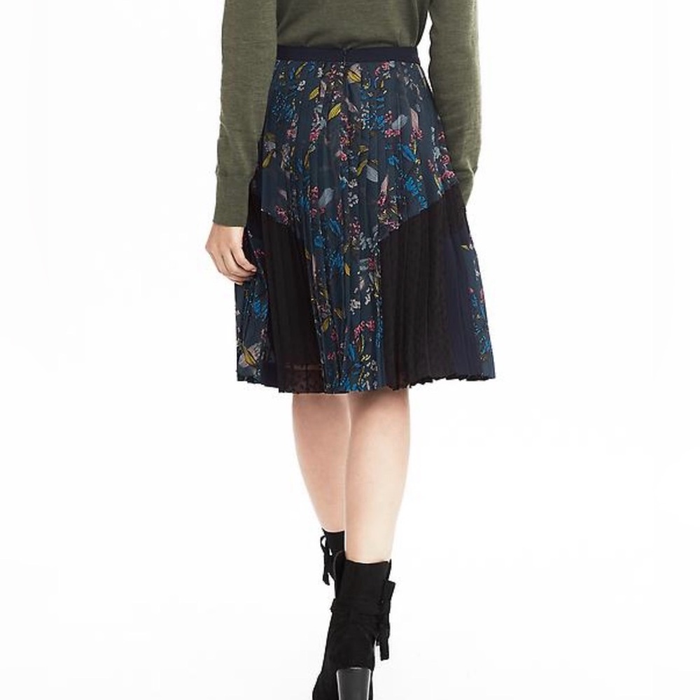 Banana Republic Floral Pleated Skirt Sz 2 Tall - Picture 3 of 11